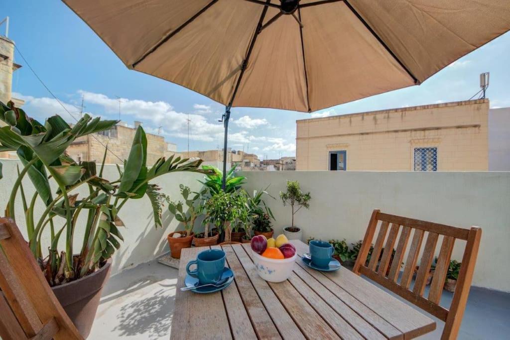 Traditional Maltese Town House In Floriana Eksteriør bilde