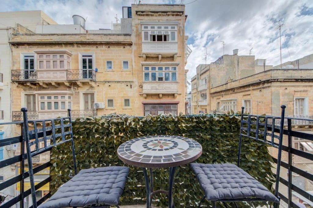 Traditional Maltese Town House In Floriana Eksteriør bilde